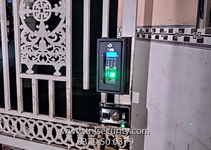 Lap-dat-khoa-van-tay-cho-nha-tro-cua-sat-mot-canh-tai-Bien-Hoa